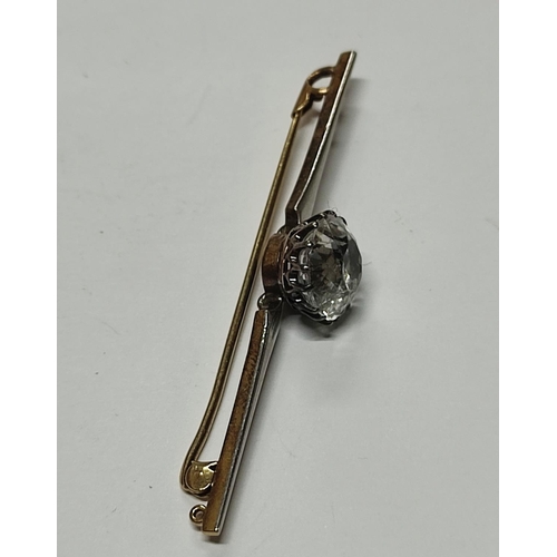 230 - Early 20thC bar brooch with central glass stone marked 15ct.

6 grams gross