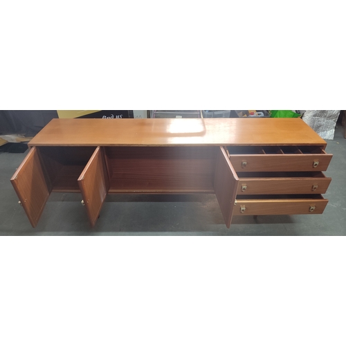 216 - A fine quality Younger, Teak sideboard

H-75 x W-46 x L-206 cm