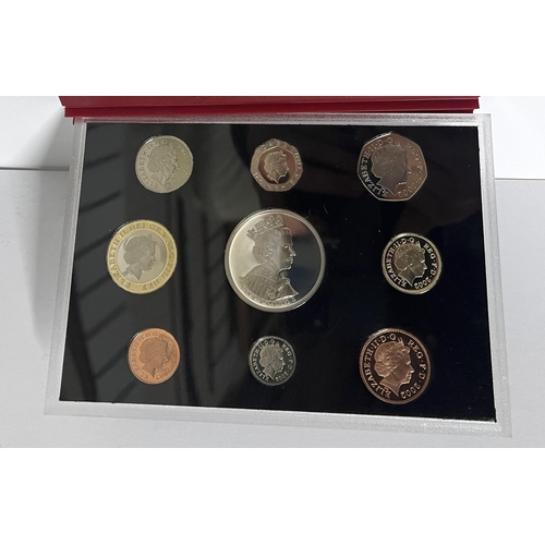 309 - 2002 Deluxe United Kingdom red cased coin set