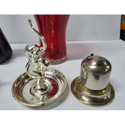 422 - Good collection of home collectables including Swarovski, small metalware, glassware etc (Qty)