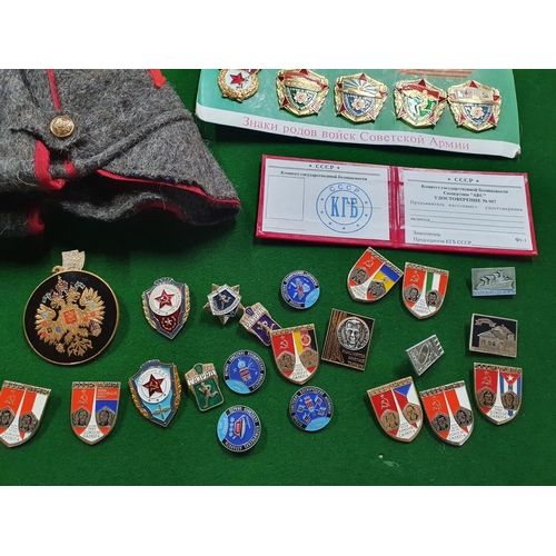 441 - Quantity of reproduction Russian badges, army hat etc (Qty)