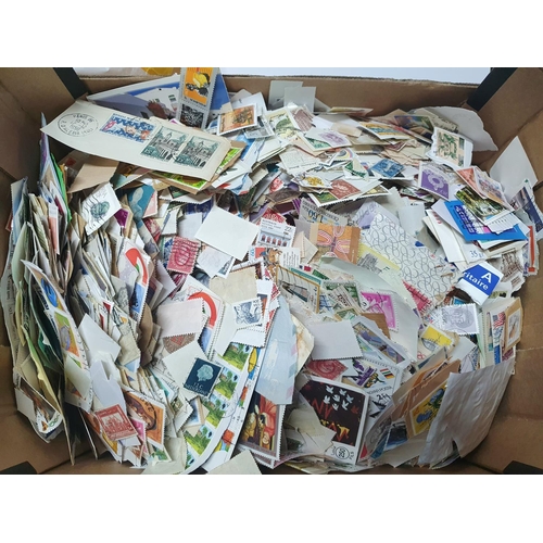 516 - Huge box full of unsorted loose stamps - approx 2.5 kilos