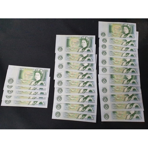 214 - Collection of 25 D H F Somerset bank notes, set of 5 in consecutive numbers DY13 848622-26 together ... 