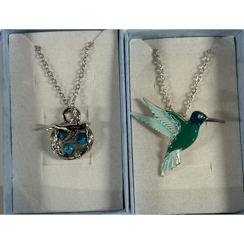 33 - 2 925 Silver bird necklaces