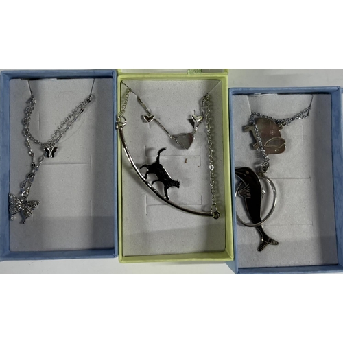 35 - 3 925 Necklaces including Dolphin and Cat