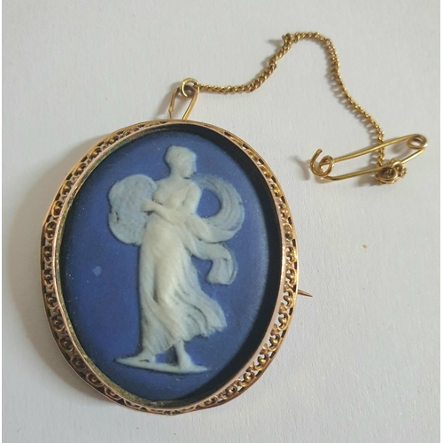 47 - Wedgewood Jasperware cameo style brooch set in 9ct gold surround