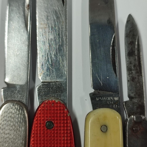 163 - Four vintage pen knives, two Richards, a W. Jackson and a Swiss Victorinox (4)