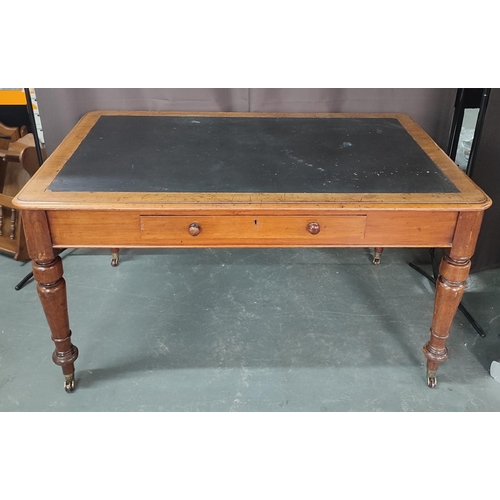 405 - Antique Oak desk with black leather top above one drawer situated on brass castors

L-136 x W-83 x H... 