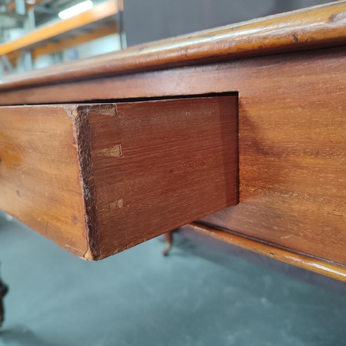 405 - Antique Oak desk with black leather top above one drawer situated on brass castors

L-136 x W-83 x H... 