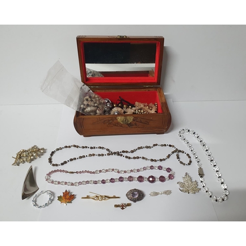 21 - Quantity of good quality costume jewellery including a silver brooch etc (Qty)