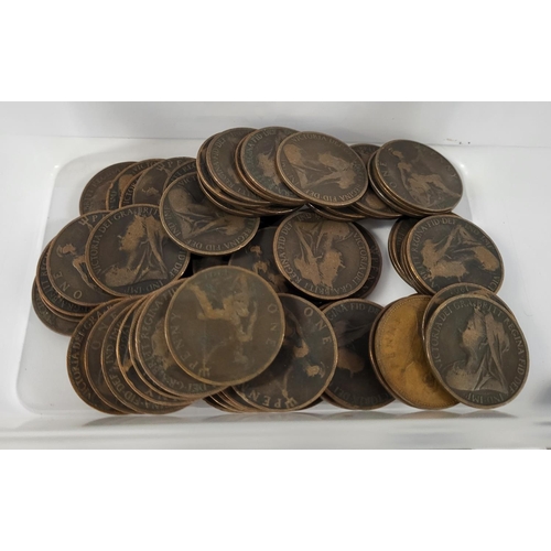 52 - Quantity of 100 Victorian pennies (Qty)

950 grams