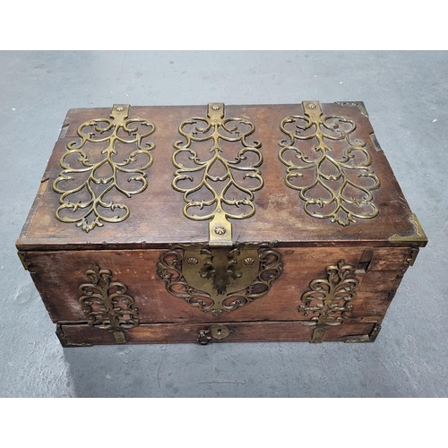 61 - Fine quality trunk with brass escutcheons and brass handles to either side

59 x 37 x 30cm