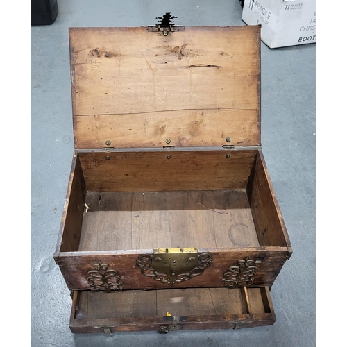 61 - Fine quality trunk with brass escutcheons and brass handles to either side

59 x 37 x 30cm