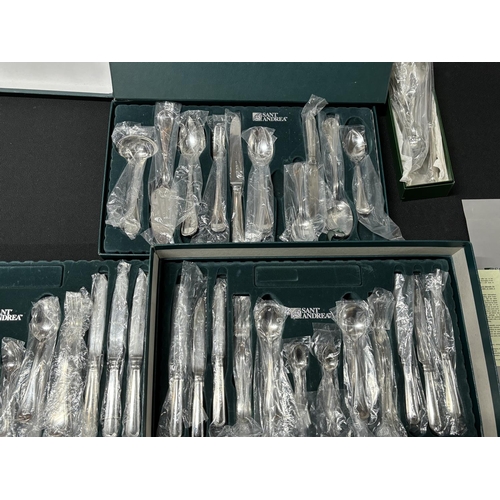 79 - Sant Andrea, Cutlery set with 3 Tiers and an extra box, Nothern Ireland