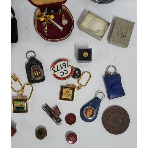 100 - Collection of various vintage RAC & pin badges etc (Qty)