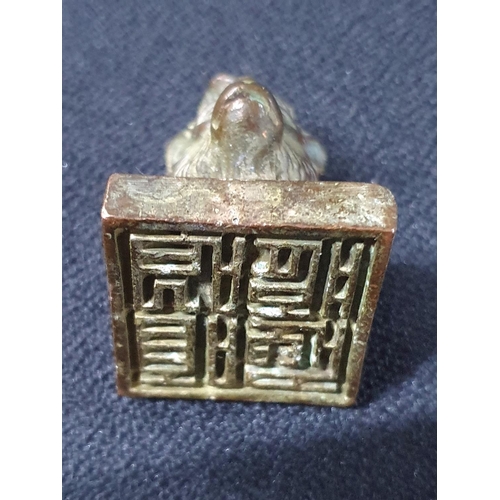 127 - Stunning cast metal Chinese seal stamp in the form of a Monkeys head