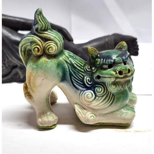 155 - Pair of ceramic Foo dogs etc (4)