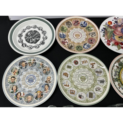 374 - 7 Plates including Wedgewood and glass including Dartington glass