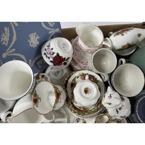 378 - Box of ceramics including Country Roses, wedgewood, Royal Worcester and Royal Doulton