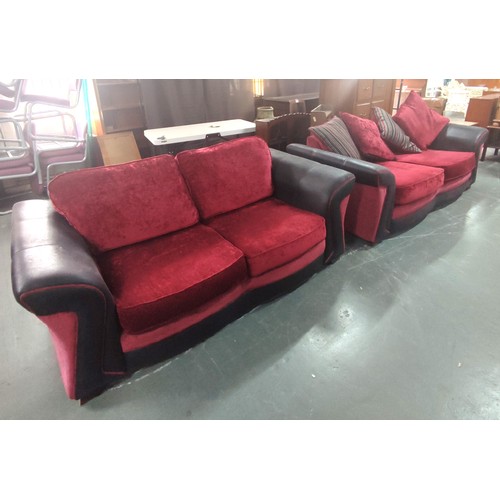 434 - A fine quality three-seater settee  with scatter back cushions and a two-seater bed settee (bed neve... 