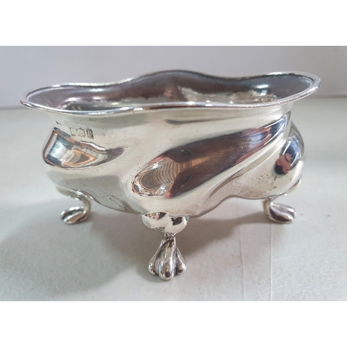 5 - Fine quality, stylish 1904 silver 4-footed bowl,


75 grams