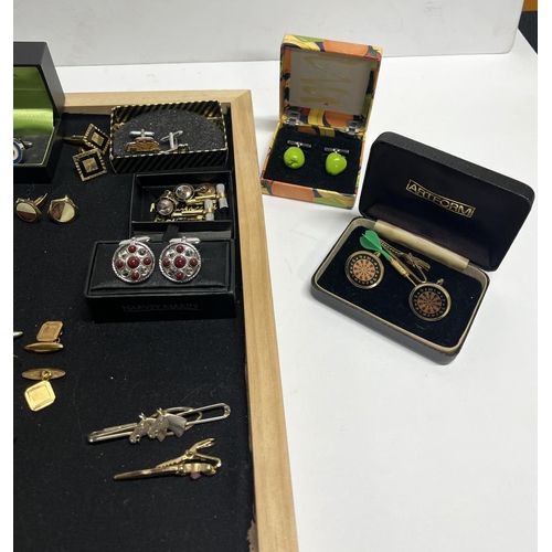 74 - 20 items including cufflinks and tie clips on a tray