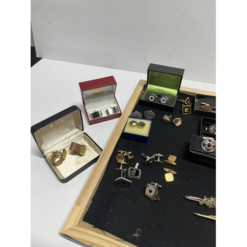 74 - 20 items including cufflinks and tie clips on a tray