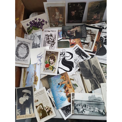 138 - Large quantity of Early/Mid British postcards (Qty)