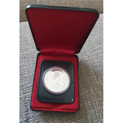 275 - Elizabeth II 1977 Silver Canadian Silver proof dollar Complete with Case,

23.3 grams