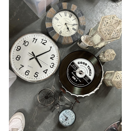 332 - Collection of clocks including bike clock