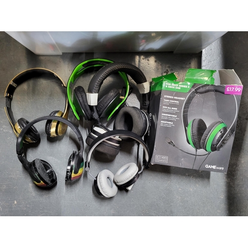 404 - Collection of various Headphones (Qty)