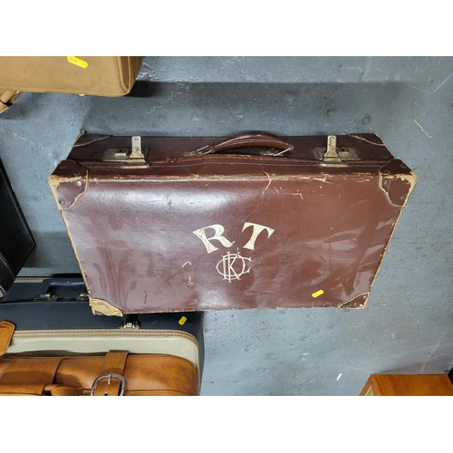 469 - Collection of Five vintage suitcases and travel bags (5)