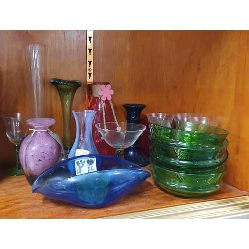 562 - Quantity of coloured and clear art glassware (Qty)