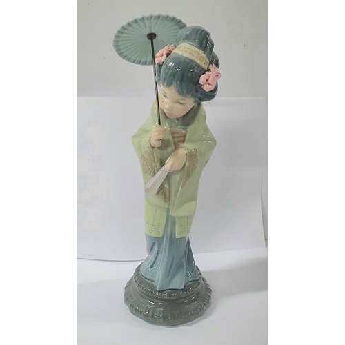 572 - Lladro, Japanese lady with parasol