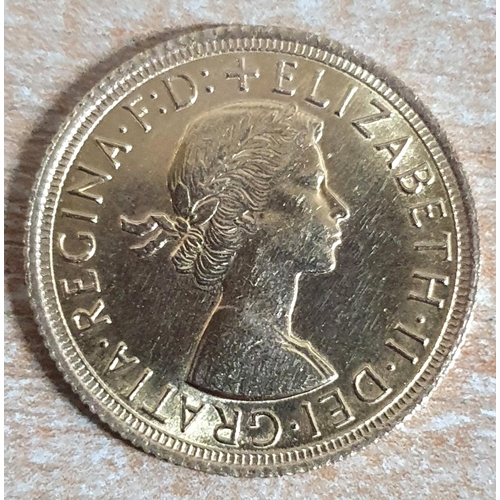 256 - Queen Elizabeth II 1966 full sovereign,

8 grams