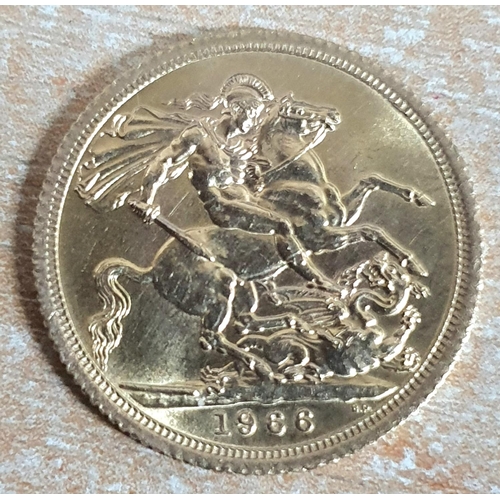 256 - Queen Elizabeth II 1966 full sovereign,

8 grams