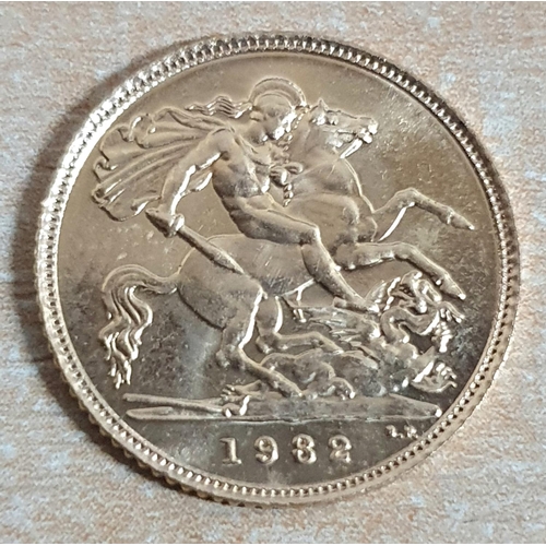 286 - Queen Elizabeth II 1982 half sovereign,

4 grams