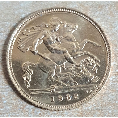 293 - Queen Elizabeth II 1982 half sovereign,

4 grams