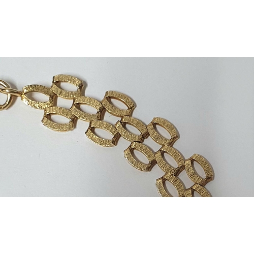 32 - Ladies 9ct yellow gold fancy link necklace,

17 grams        approx 36cm long