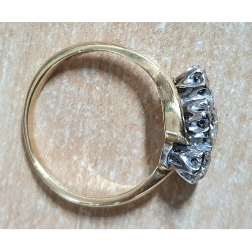 99 - Fully hallmarked 18ct yellow gold ring with 3 graduating sized, illusion, platinum set, round cut di... 