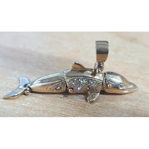 106 - Stunning quality, large hallmarked 9ct yellow gold Dolphin pendant with semi-precious stones to eith... 