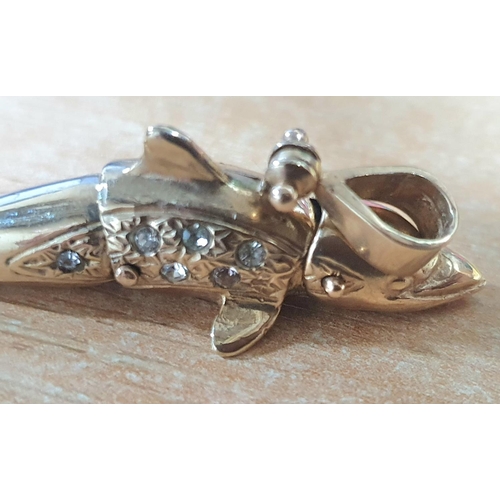 106 - Stunning quality, large hallmarked 9ct yellow gold Dolphin pendant with semi-precious stones to eith... 