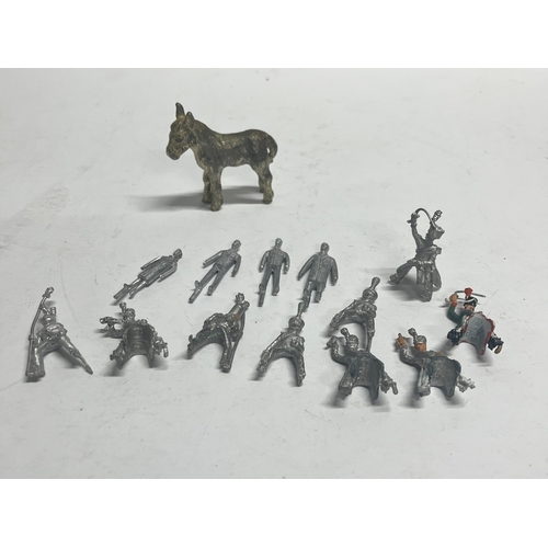 60 - Collection of metal soldier figures (Qty)