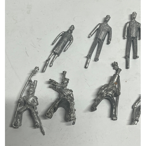 60 - Collection of metal soldier figures (Qty)