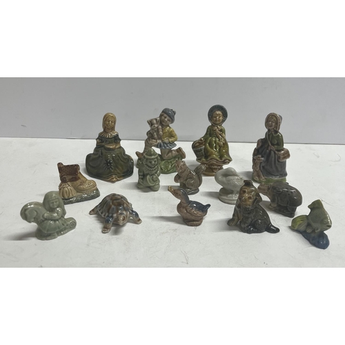 209 - Qty of Wade figures and animals