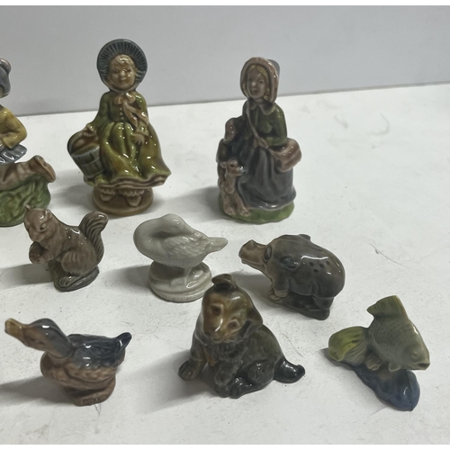 209 - Qty of Wade figures and animals