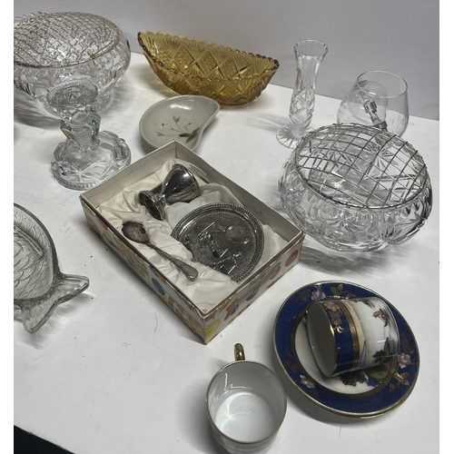 216 - Qty of glassware and ceramics etc