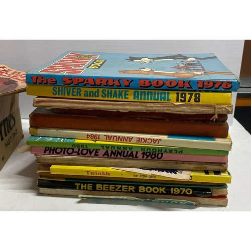 238 - Large quantity of old fashioned magazines and annuals including The Sparky Book 1976 (Qty)