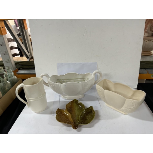 399 - 4 pieces of ceramics including Spode