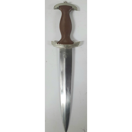 49 - German 1930s SA dagger with brown wooden grip with metal eagle, swastika and enamel SA roundel, the ... 